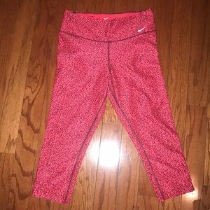 Nike Dry Fit Capri Legging SZ Medium